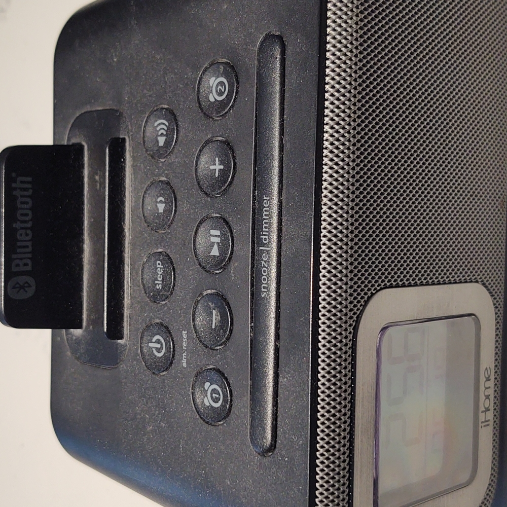iHome Clock - Picture 2 of 3